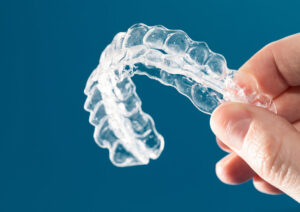 Corregir los dientes sin brackets ¡Es posible! Ortodoncia invisible en Avilés.