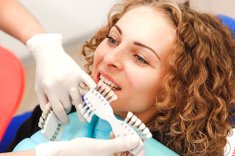 Clínica Dental Suarez Solís. Tratamiento de carillas dentales para solucionar la sensibilidad dental
