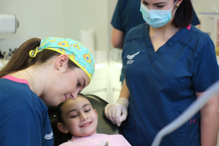 Clínica Suárez Solís. 6 trucos para que tu hijo no tenga miedo al dentista. Odontopediatría en Avilés