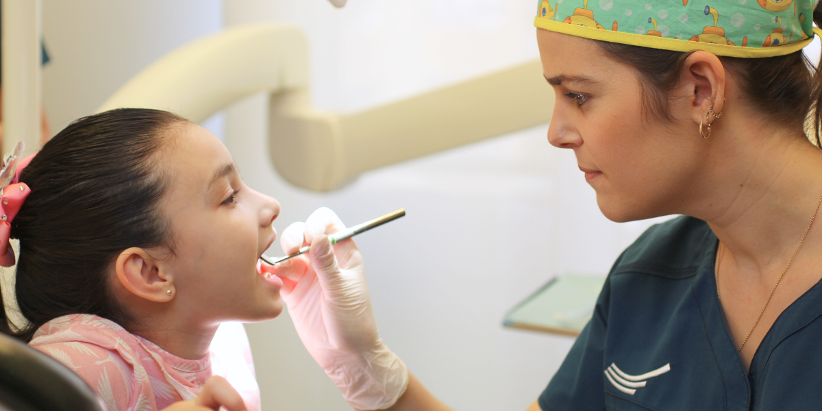 Trucos para que tu hijo no tenga miedo al dentista. Suárez Solís