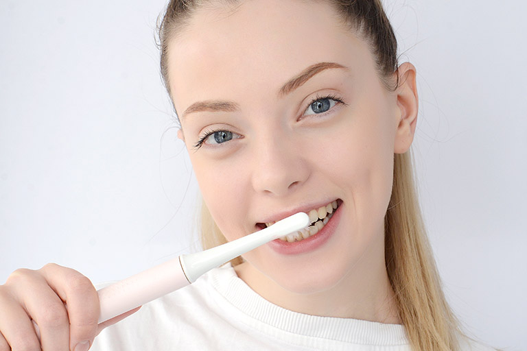 Elimina la placa dental para una mejor salud oral. Clínica Dental Suarez Solís. Dentista en Avilés
