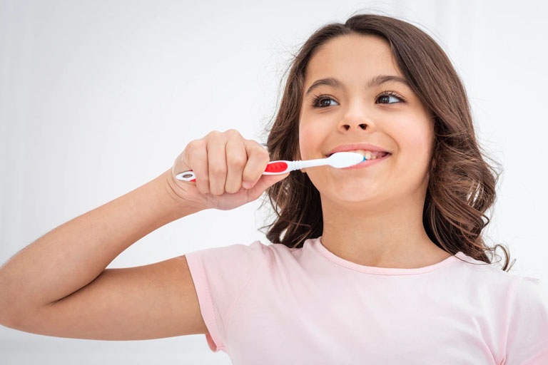 Un correcto cepillado de dientes es imprescindible para una buena salud dental en tu niño